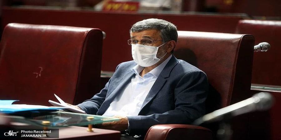 تیپ جدید احمدی نژاد در جلسه مجمع تشخیص/ عکس 