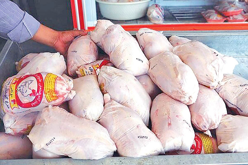 کاهش قیمت مرغ با افزایش عرضه نهاده‌ها