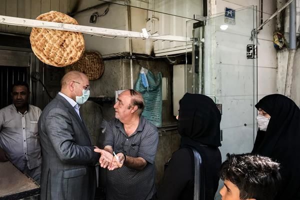 عکسی از حضور متفاوت قالیباف در یک نانوایی