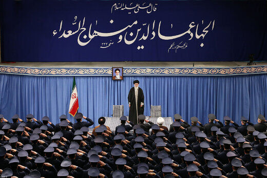 رهبر انقلاب: باید قوی شویم تا جنگ نشود و تهدید دشمن تمام شود