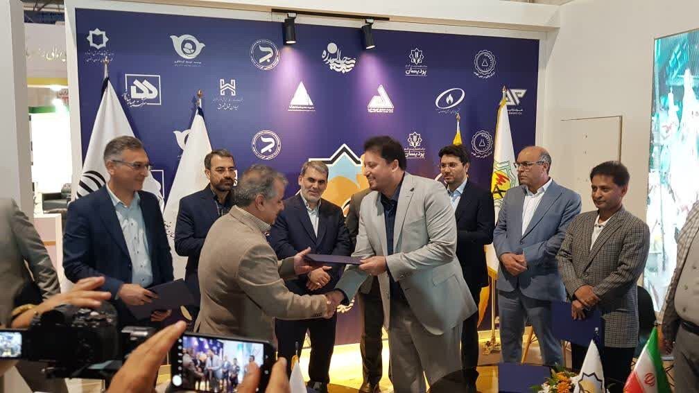 16 تفاهم‌نامه تأمین مالی و سرمایه‌گذاری برای احداث 1420 مگاوات نیروگاه تجدیدپذیر در خراسان رضوی به امضا رسید