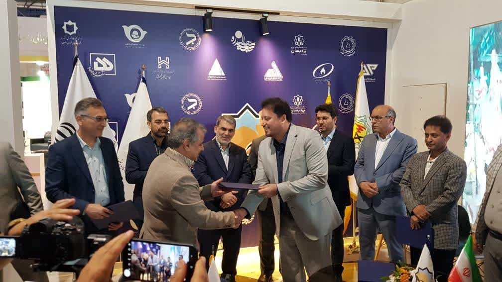 16 تفاهم‌نامه تأمین مالی و سرمایه‌گذاری برای احداث 1420 مگاوات نیروگاه تجدیدپذیر در خراسان رضوی به امضا رسید