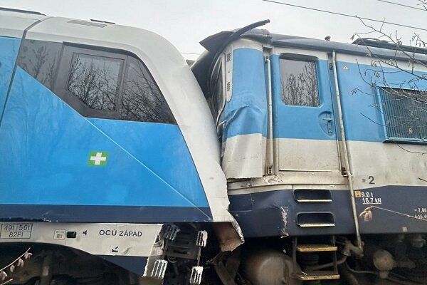 برخورد شدید 2 قطار / 40 نفر زخمی شدند + عکس