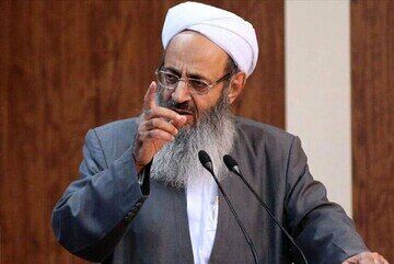 اظهارات جنجالی مولوی عبدالحمید درباره رویت هلال ماه/افراد حرفه‌ای ما چشمشان از دوربین ها و تلسکوپ ها بهتر می‌بینند 