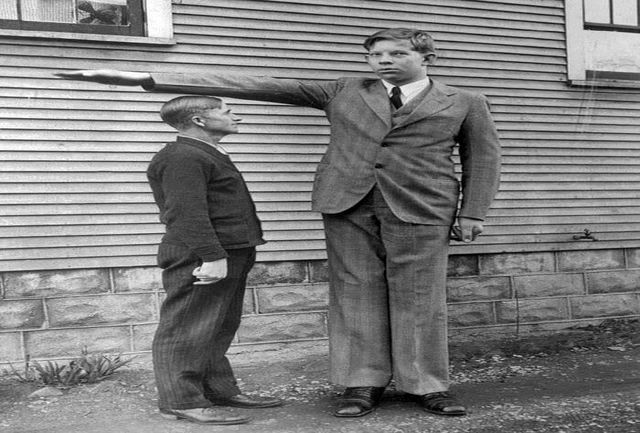 بلند قدترین مرد جهان را بشناسید + عکس