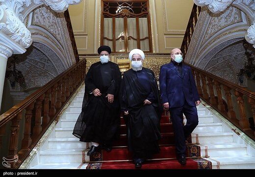 قاب عکس متفاوت در اتاق جلسه روحانی، قالیباف و رئیسی+عکس