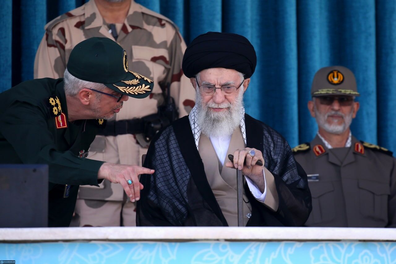 تصاویری از حضور رهبر انقلاب در دانشگاه افسری امام حسن(ع)