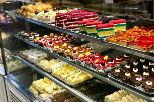 هشدار نسبت به افزایش خطر ابتلا به کرونا با خوردن شیرینی‌های نوروز