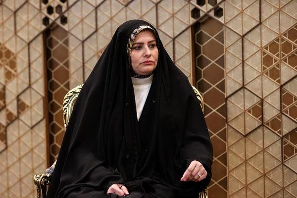 تفاوت پوشش نماینده زن پارلمان عراق در تهران و بغداد/ عکس