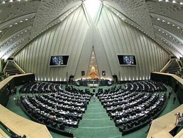 نایب رییس مجلس: رئیس اتاق بازرگانی ایران حرف گنده‌تر از دهنش زده است