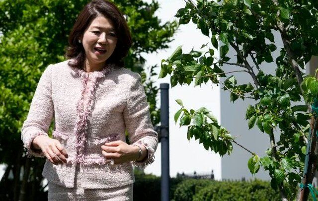 همسر نخست وزیر ژاپن تنها به آمریکا رفت!