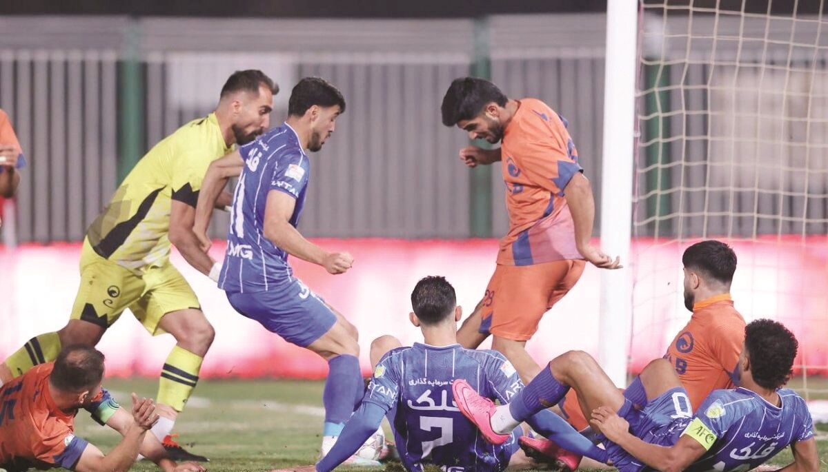آینه فوتبال ایران