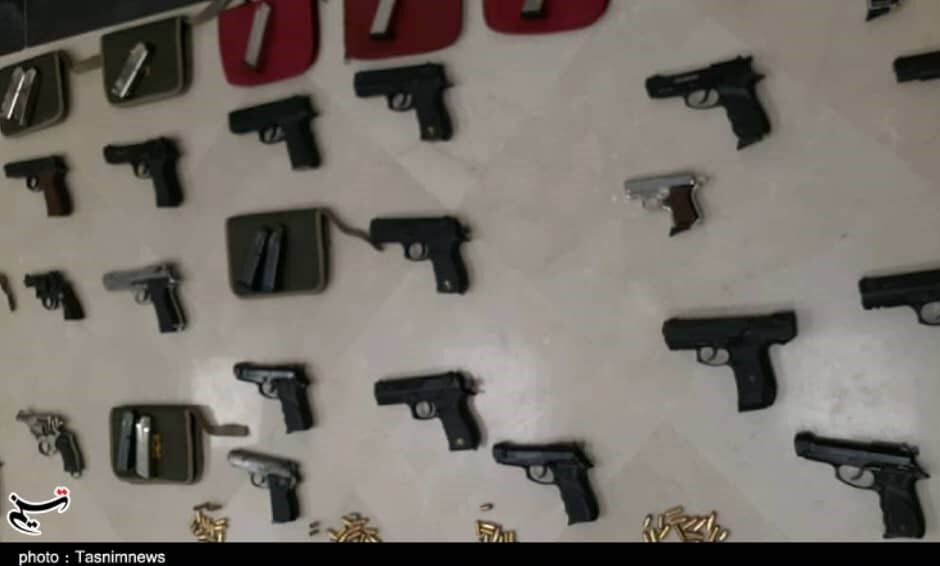 کشف محموله سلاح با نشان"USA"در اصفهان/تصاویر