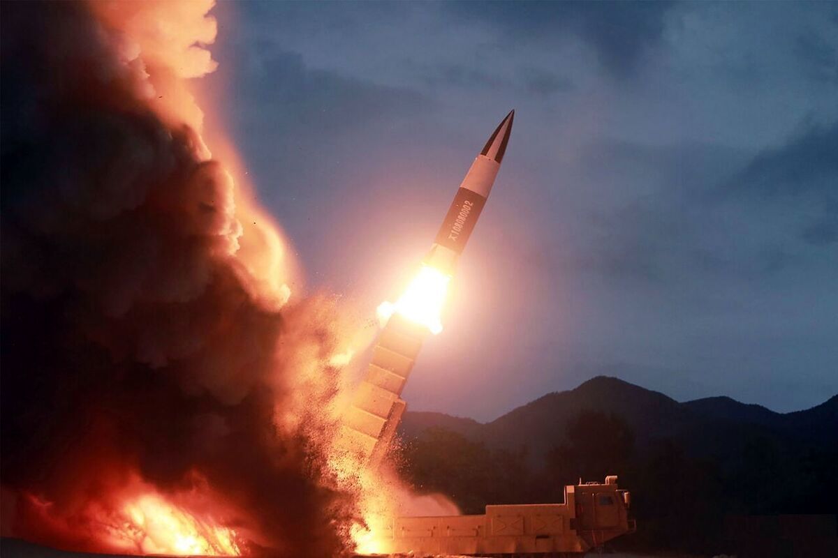 کری‌خوانی موشکی کیم جونگ اون برای چشم‌بادامی‌ها/ پرتاب موشک بالستیک از کره شمالی به سمت دریای ژاپن