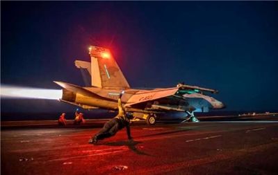 حملات جنگنده‌های آمریکایی و انگلیسی به یک فرودگاه در یمن