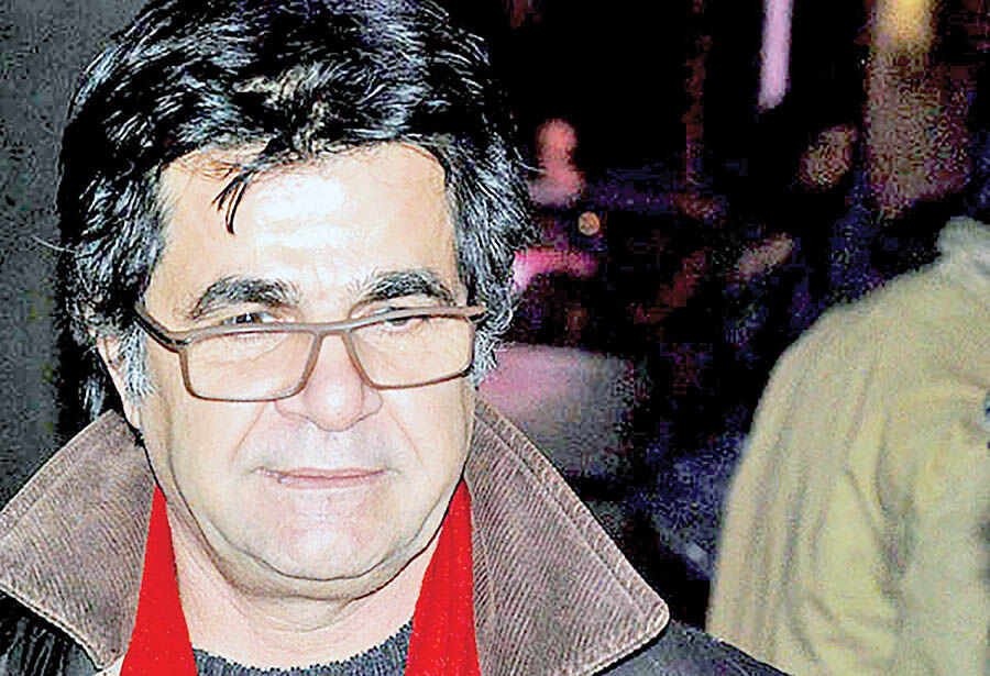 اظهار تاسف حاتمی‌کیا از ممنوع‌الخروجی جعفر پناهی