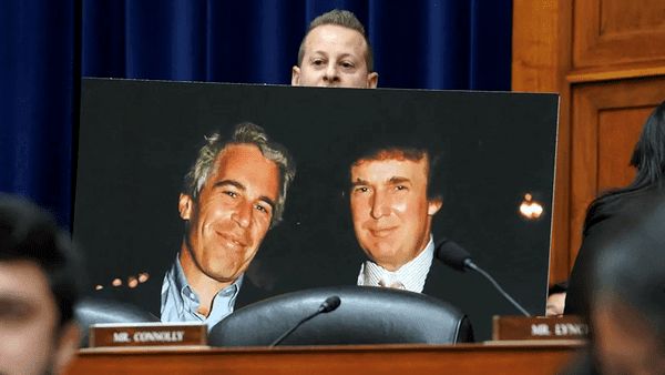 تصاویر جدید از ترامپ با قاچاقچی جنسی/ اپستین که بود و چرا جنجالی است؟ + عکس