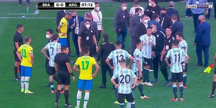 اتفاقی عجیب در دیدار برزیل و آرژانتین/ پلیس بازی را متوقف کرد