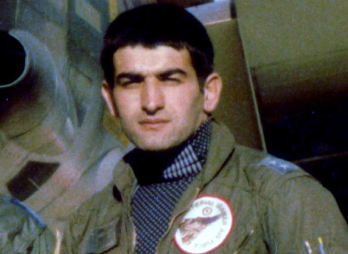 خلبان ایرانی که در اتاق ژنرال آمریکایی نماز خواند+فیلم