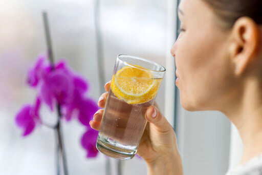 تفاوت بین پوست خشک و دهیدراته/ آیا نوشیدن آب پوست را نجات می دهد؟