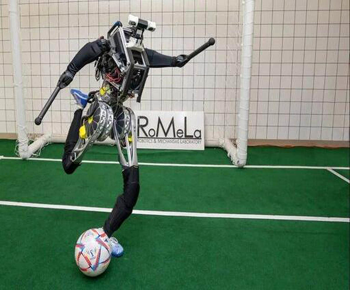 روبات انسان‌نمای آرتمیس برای بازی در جام جهانی فوتبال روبات‌ها آماده می‌شود