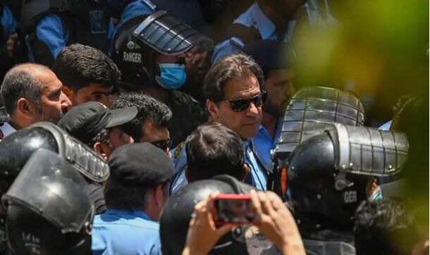 پاکستان به دنبال ممنوعیت فعالیت حزب عمران خان است؟