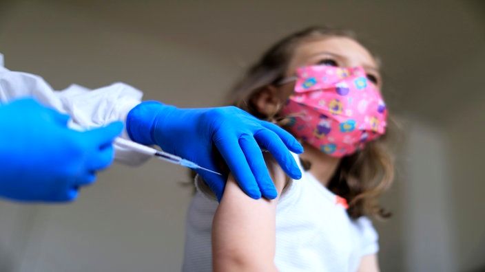 پیشنهاد واکسیناسیون کودکان ۵ تا ۱۱ ساله / تائید داروی "پکسلووید" در کمیته علمی کرونا