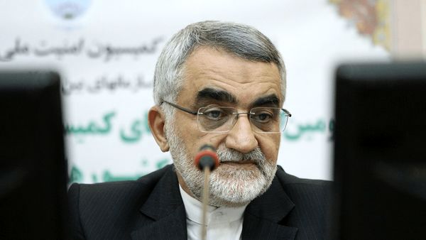 بروجردی: توقف جنگ برای یک صلح موقت، به هیچ‌وجه قابل قبول نیست/ می‌خواهیم به نقطه‌ای برسیم که دشمنان یقین کنند توان انجام هیچ‌گونه تجاوزی علیه ما را ندارند