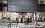 بورس؛ ایستاده در غبار