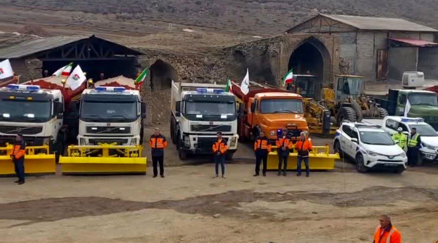 مانور زمستانه مشترک راهداری  مازندران  و تهران در منطقه گدوک  برگزار شد

