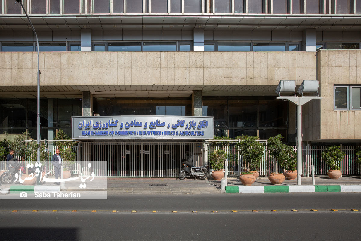 واکنش اتاق ایران به فهرست فرار دلار از کشور/ بسیاری از صادرکنندگان هنوز در مهلت قانونی بازگشت ارز قرار دارند