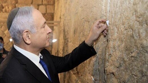 نتانیاهو دست به دعا شد/عکس