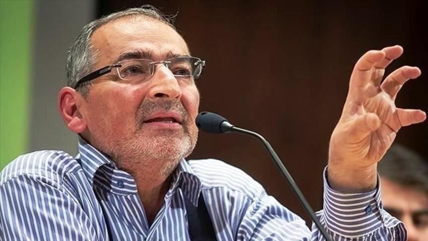 واکنش صادق زیباکلام به حواشی تجمع نوجوانان در شیراز
