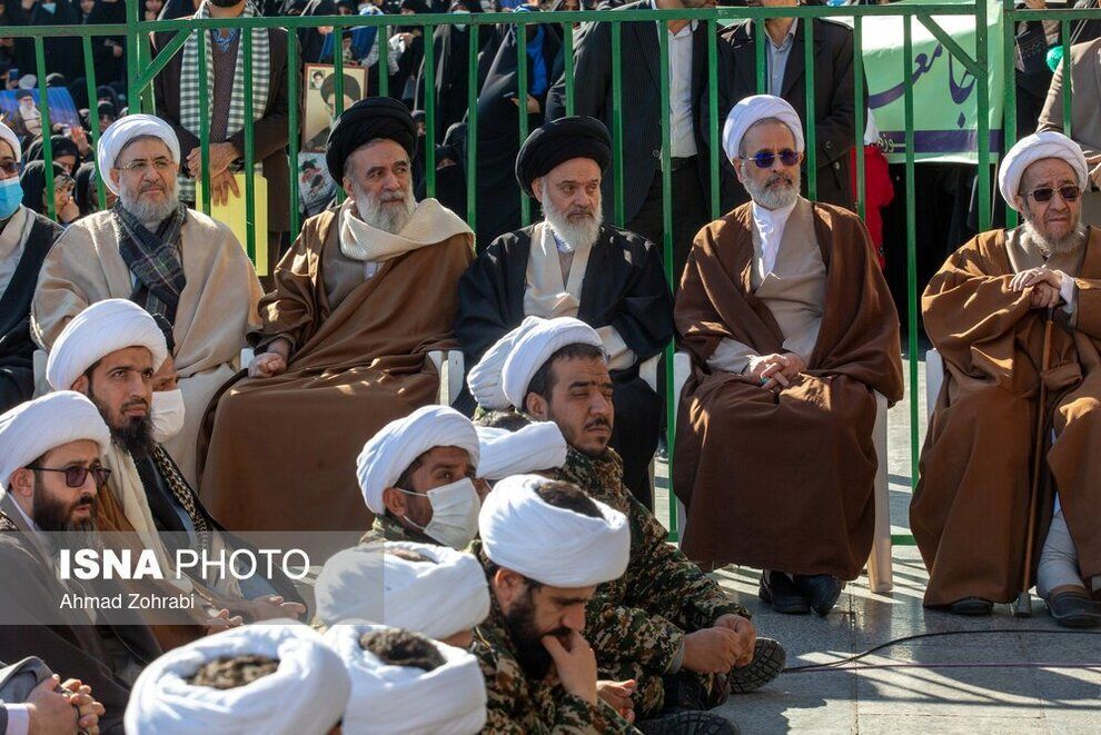 تصاویری از پوشش متفاوت طلاب معترض در قم 