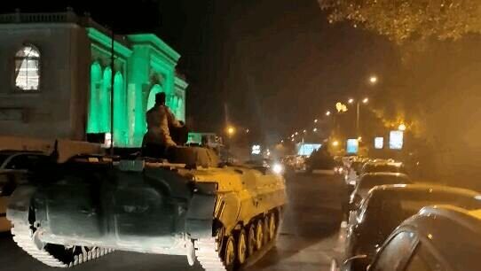 استقرار زرهپوش‌ها و تانک‌های ارتش در خیابان‌های بغداد