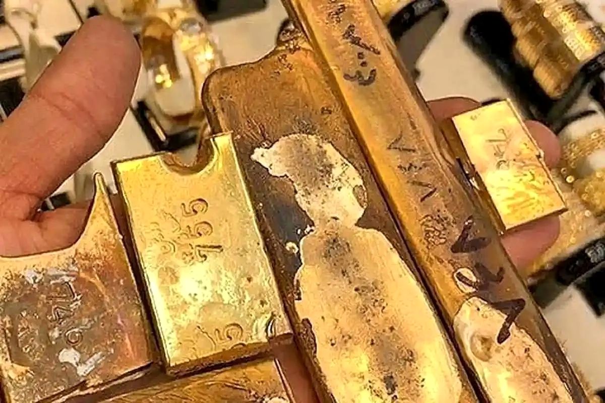 حرکت معکوس قیمت طلای جهانی و داخلی / طلای آبشده گران شد / سکه امامی در فاز نزولی