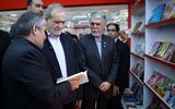 مردم باید حق انتخاب آزادانه کتاب را داشته باشند