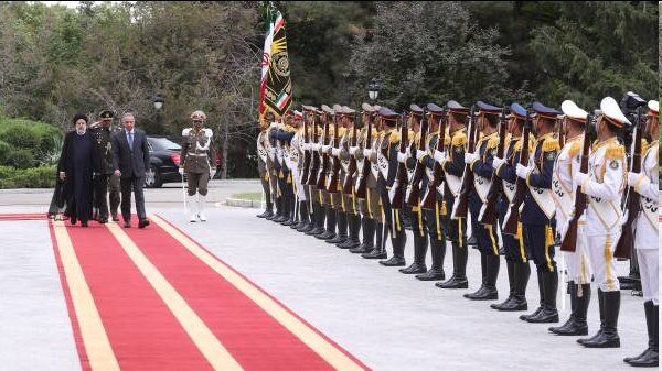 استقبال رسمی رئیس‌جمهور از مصطفی الکاظمی