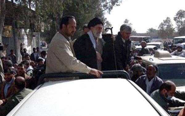 حضور رهبر انقلاب در مناطق زلزله زده بم + تصاویر