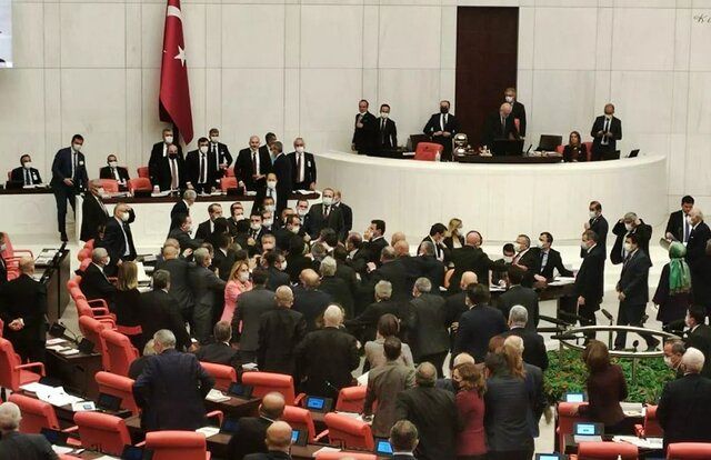 دعوا و کتک‏ کاری در پارلمان ترکیه 