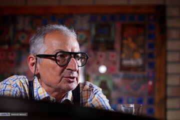 سوال معنادار زیباکلام از عراقچی: چطور طی سی سالی که روسیه و چین تسلیحات هستهای تولید میکردند، هیچ اعتراضی نکردید؟