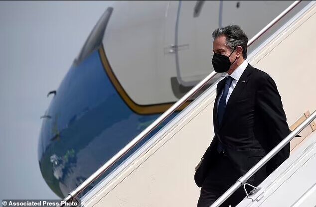 دیدار وزیر خارجه آمریکا با مهاجران افغان