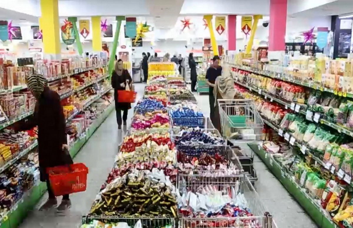 احضار مدیر یک فروشگاه زنجیره‌ای به دلیل مشتریان بدون حجاب