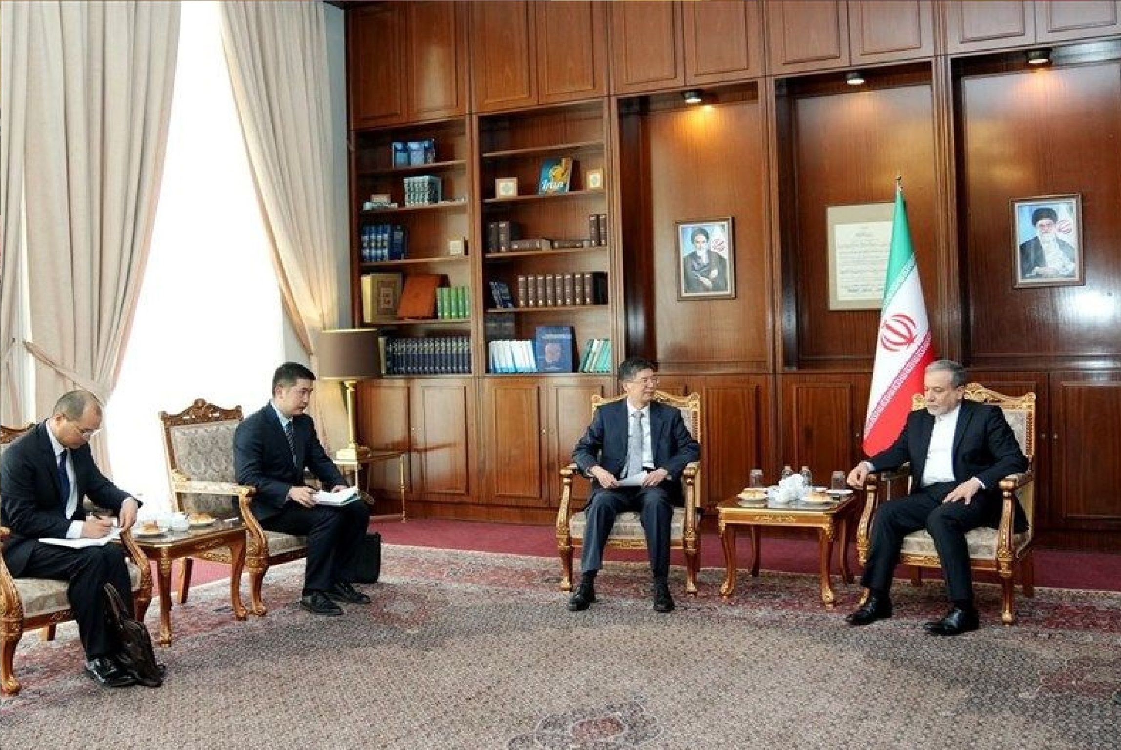 دیدار سفیر چین در تهران با عراقچی
