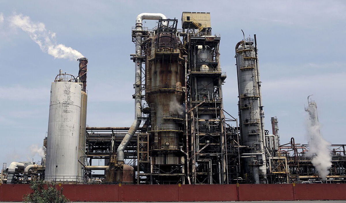 ونزوئلا؛ سکوی رهایی نفت ایران از تحریم؟