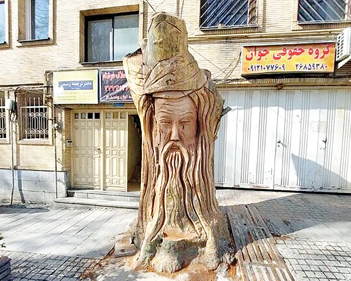 تبدیل درخت خشکیده به مجسمه مولانا