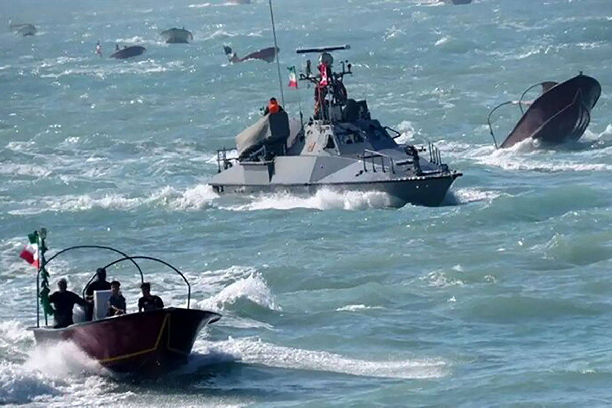 توقیف شناور حامل 240 هزار لیتر سوخت قاچاق در خلیج فارس