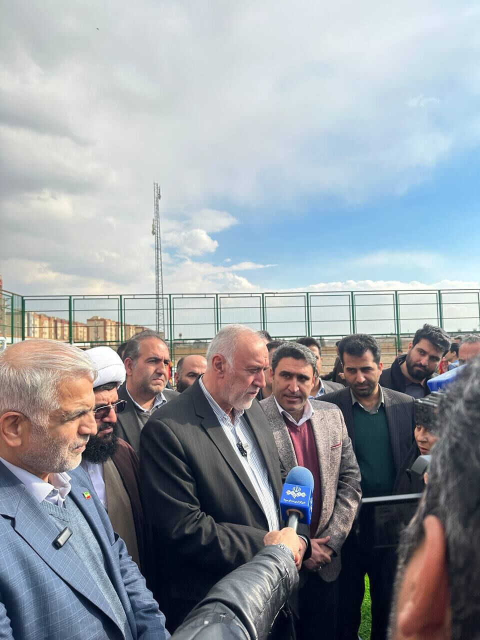دومین زمین چمن مصنوعی شهر فرون‌آباد افتتاح شد