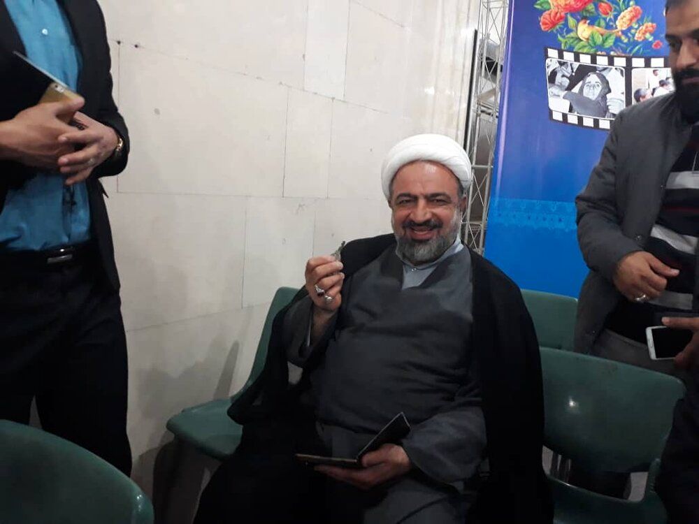 مجری CNN قبل از مصاحبه با احمدی نژاد دچار لرزش شد و بر روی وی پتو انداختند /بازخوانی ادعاهای عجیب عضو جبهه پایداری