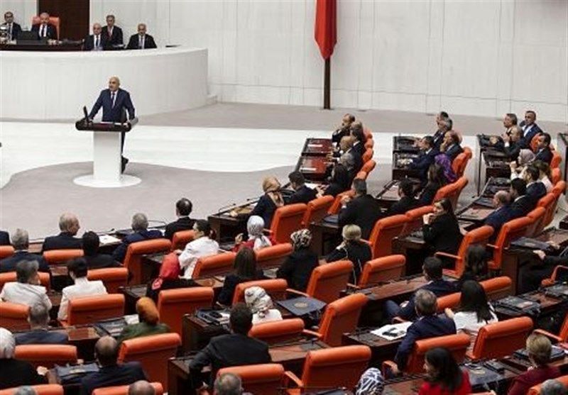 پارلمان ترکیه اظهارات ضداسلامی مکرون را محکوم کرد